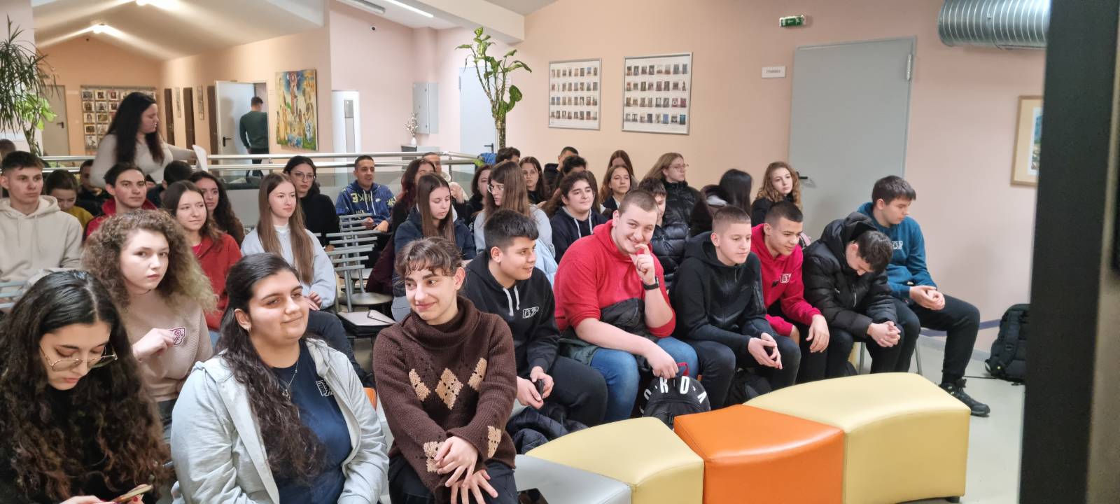 Младежи в Шумен учиха как да комуникират успешно онлайн